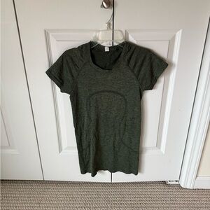 Lululemon swiftly T-shirt